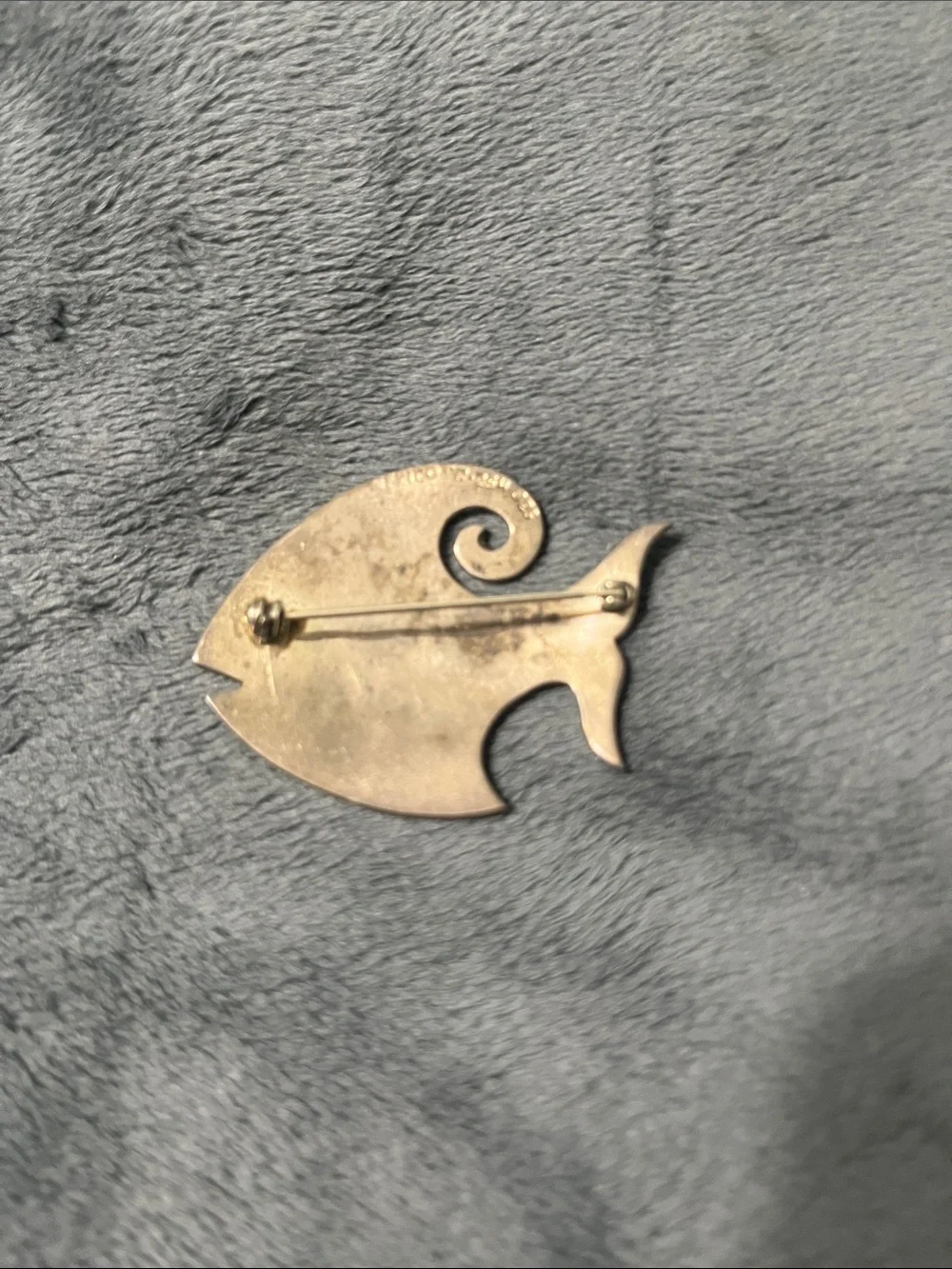 Vintage Taxco Silver fish brooch stone chip inlay jewelry